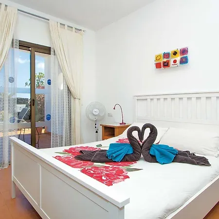 Playa Blanca Sleeps 6 Wifi *