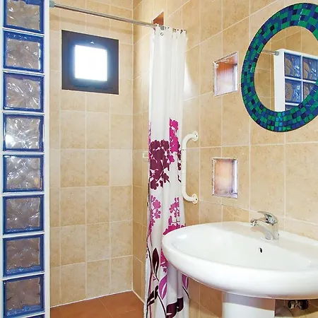 Playa Blanca Sleeps 6 Wifi Villa